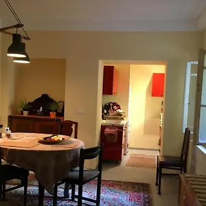 Vintage Studio Apartment, Garden And Free Parking Apartament